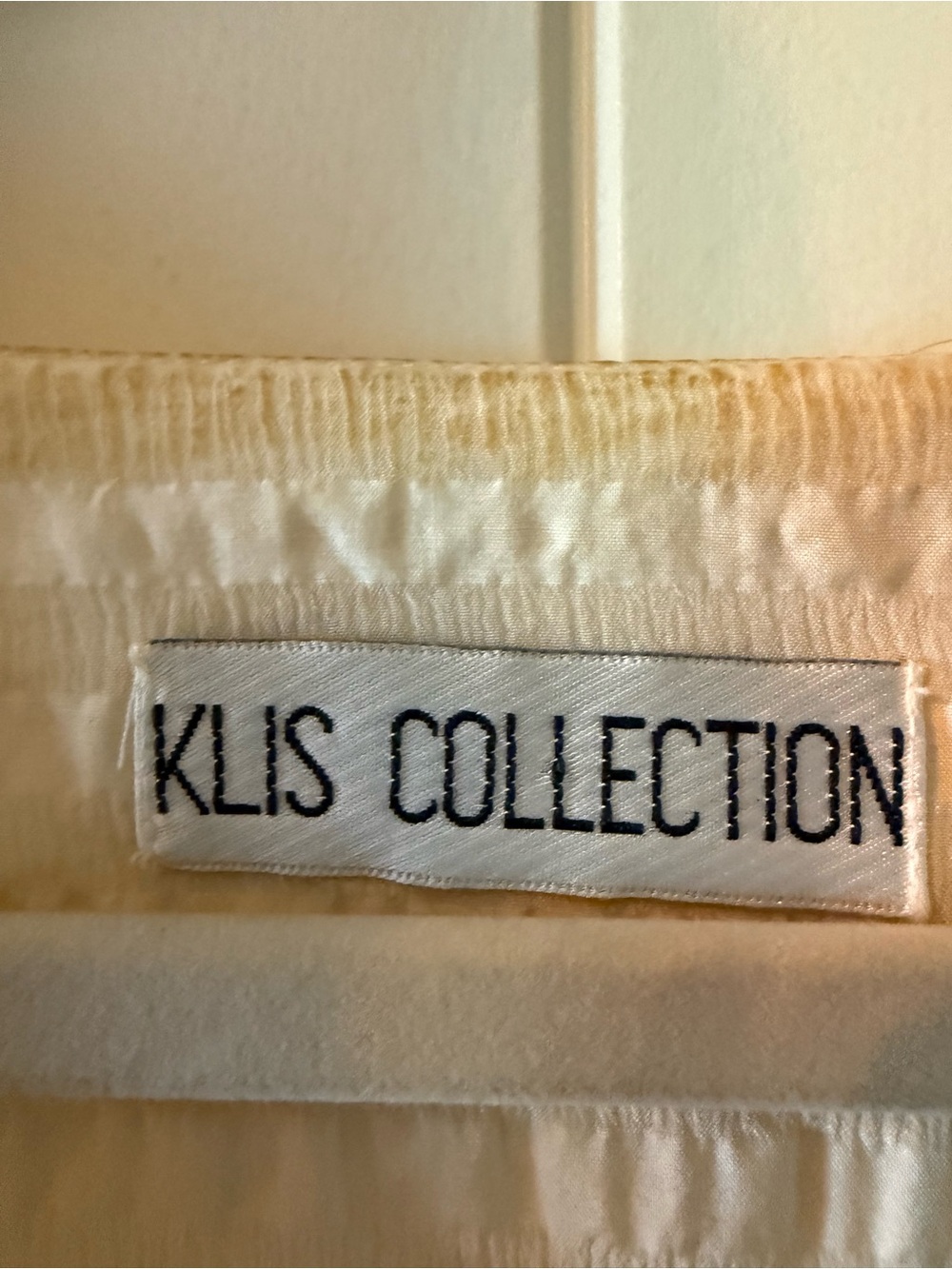 Vintage 1990's Klis Collection Cream Textured Silk Button-Front Blouse - Picture 4 of 12